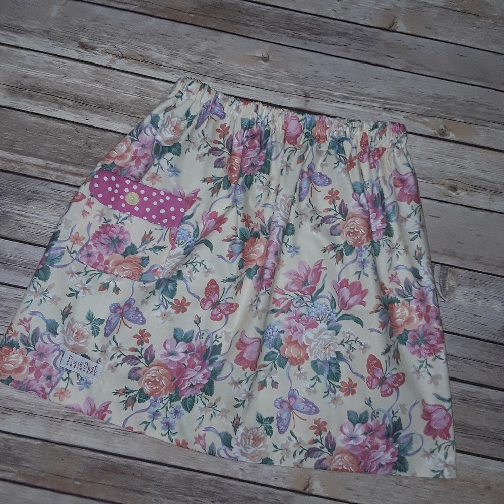 NWOT super cute flower skirt size 4